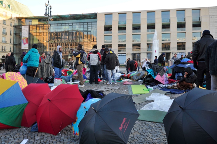 Brandenburger Tor, Pariser Platz met hongerstakende asielzoekers