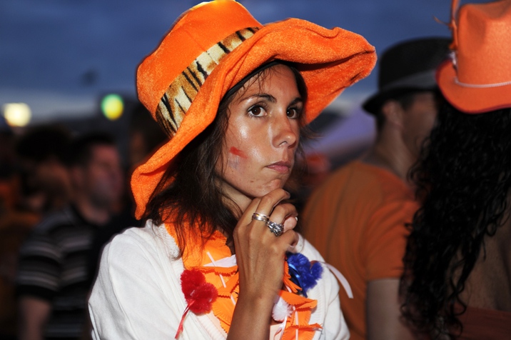 Droevenis na de door Nederland van Spanje met 0-1 verloren WK wedstrijd. Breda Chasseplein 2010.