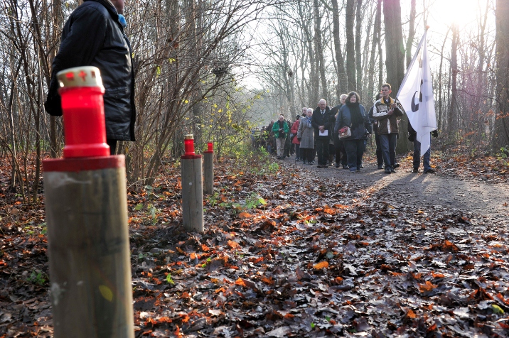 Onthulling plakette Misdadigerskerkhof Oosterhout