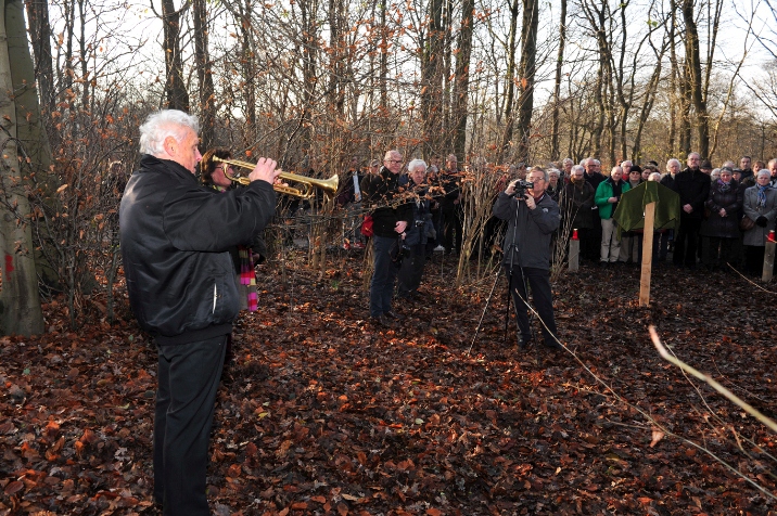 Onthulling plakette Misdadigerskerkhof Oosterhout