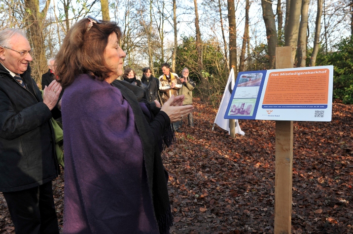 Onthulling plakette Misdadigerskerkhof Oosterhout