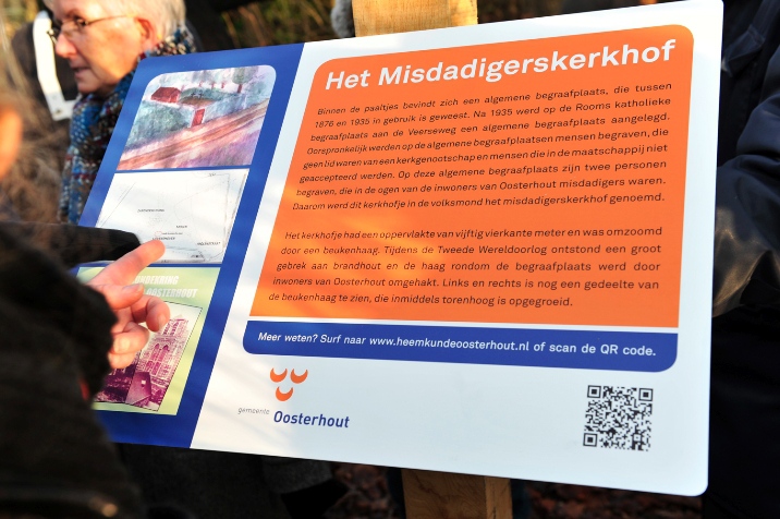 Onthulling plakette Misdadigerskerkhof Oosterhout