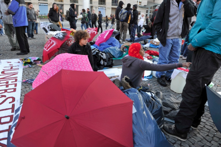 Brandenburger Tor, Pariser Platz met hongerstakende asielzoekers